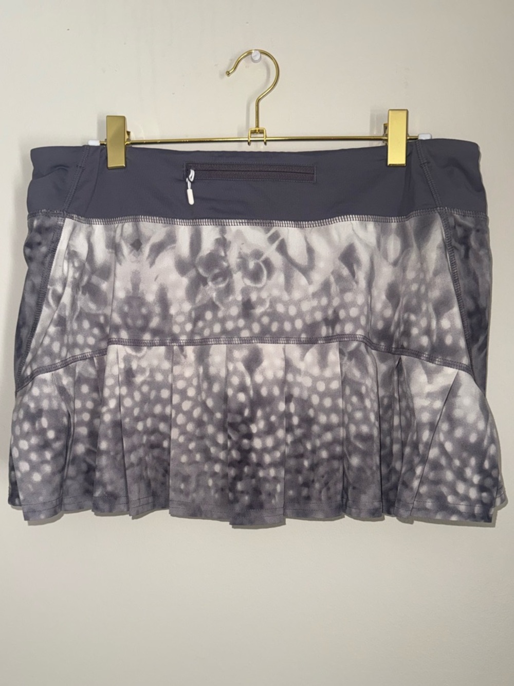 Lululemon RARE Speed Skirt Skort Gray Snowy Owl Magnum size 8 EUC Tennis